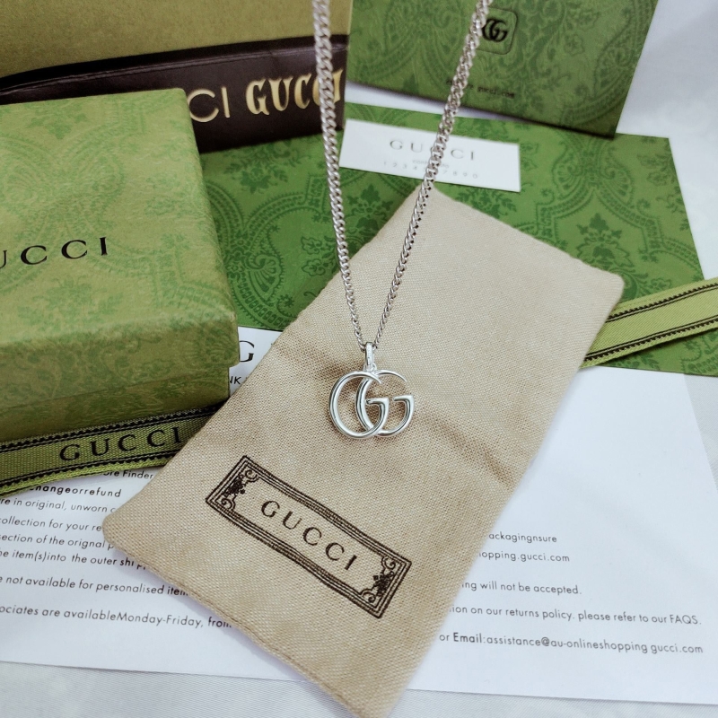 G*u*i necklaces
